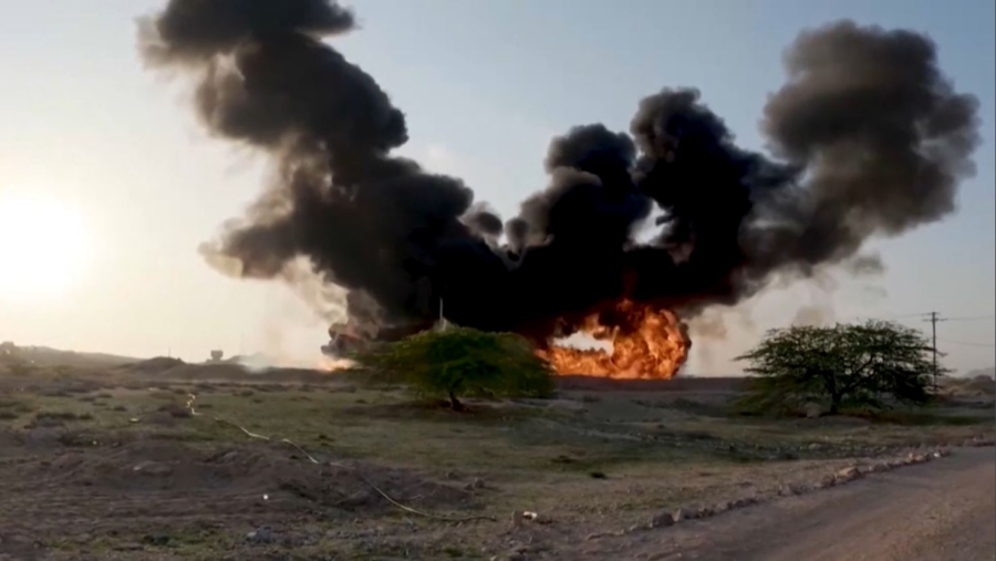 Иран Ормуз бұғазын уақытша жапты