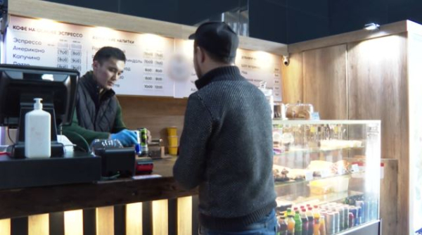 Бодрящий вред: казахстанцы стали чаще пить энергетики