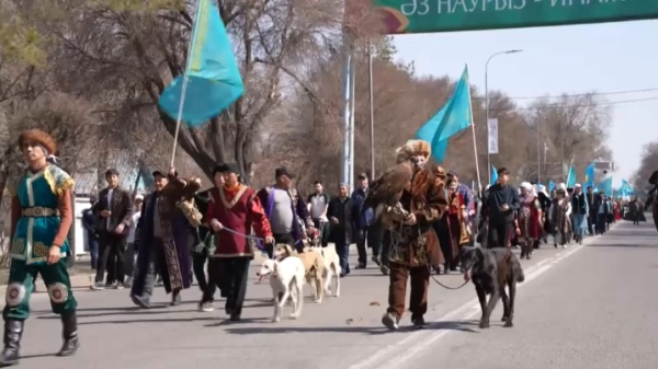 Праздничный караван прошел по улицам Талдыкоргана