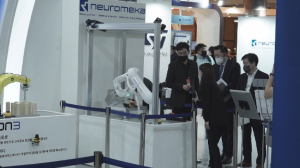Оңтүстік Кореяда кез келген жұмысшыны алмастыратын роботтар таныстырылды