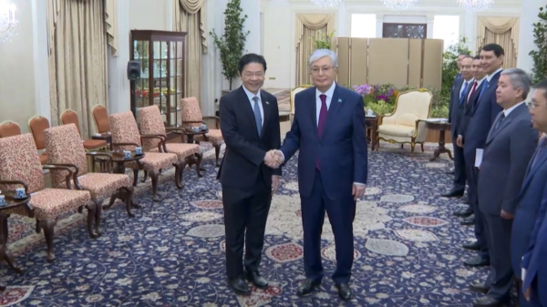 Мемлекет басшысы Сингапурдың премьер-министрімен кездесті