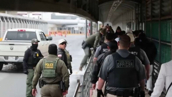 Из переполненных центров содержания в США начали выпускать мигрантов