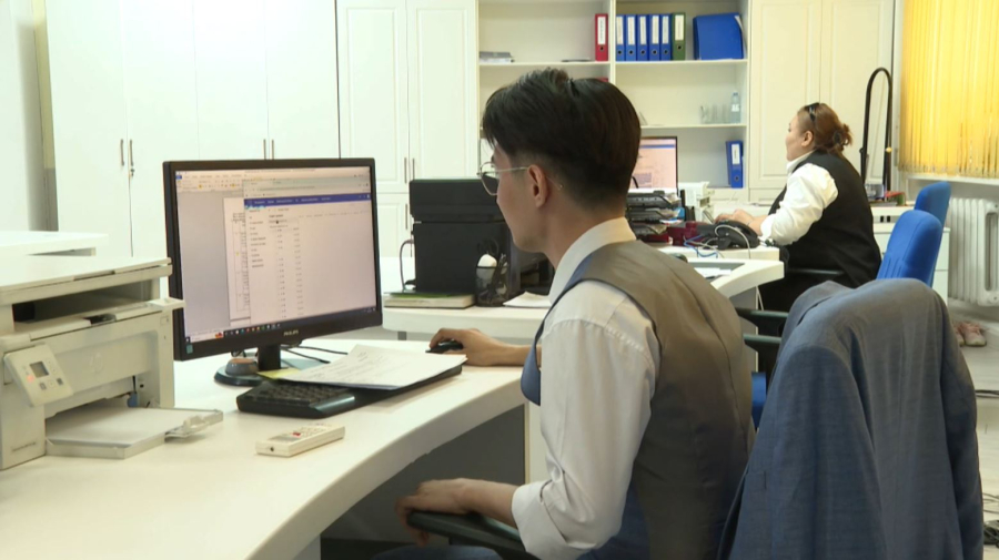 Более 400 выпускников трудоустроились по программе «Молодёжная практика»