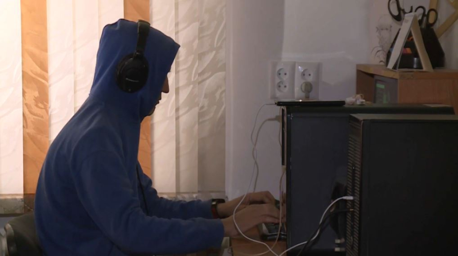 Больше 200 человек обманули мошенники в Карагандинской области