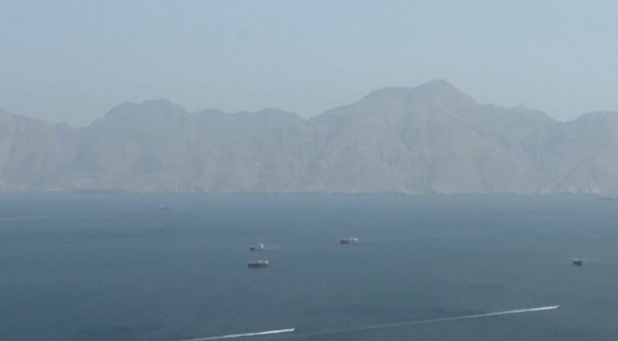 АҚШ Иранның 21 кемесін бұғаздан өткізбеді