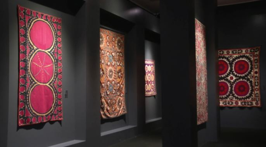 Лазги, ковры и ювелирное искусство: чем удивляет узбекская культура в столице