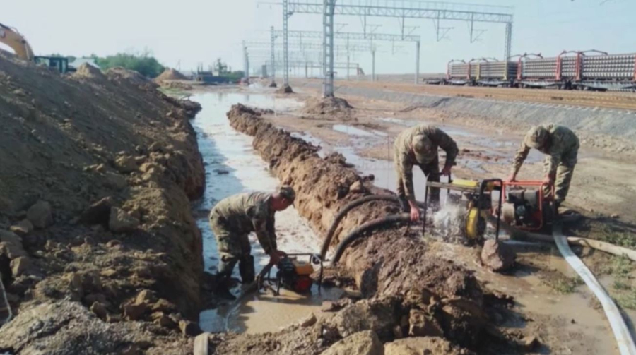 Последствия сильного ливня устраняют в Туркестанской области