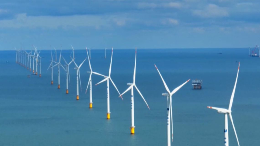 Самую мощную в мире ветротурбину установили в Китае