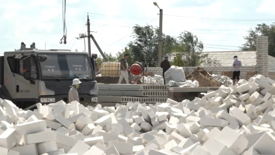 В селах ЗКО решают вопрос аварийного жилья