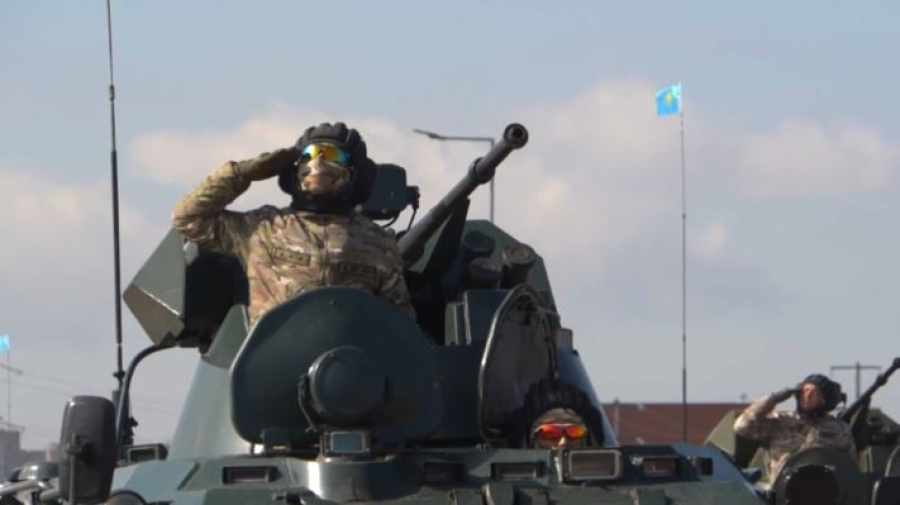 Больше 200 военных машин примут участие в параде