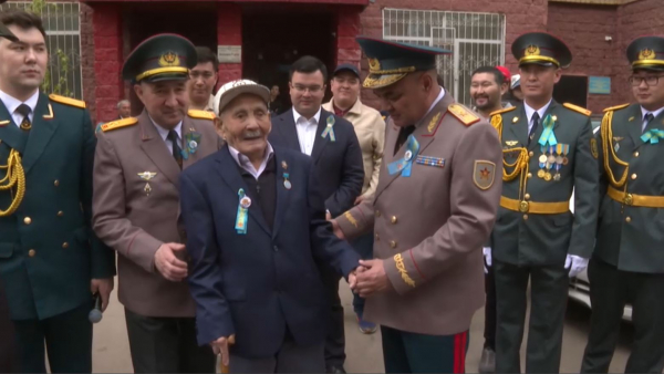 ҚХА мүшелері ардагерлерге құрмет көрсетті