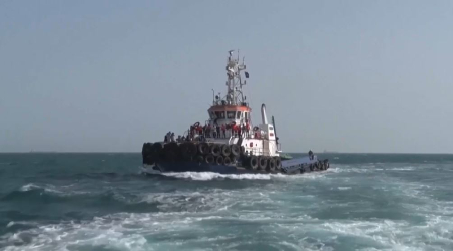 Ормуз бұғазынан кемелер баяу өтіп жатыр