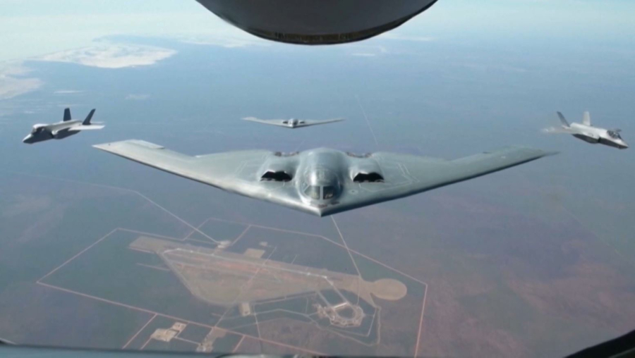 Бомбалаушы ұшақтар АҚШ-тағы базаға оралды