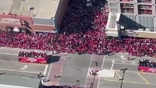 Более 20 человек пострадали в результате стрельбы в Канзас-Сити