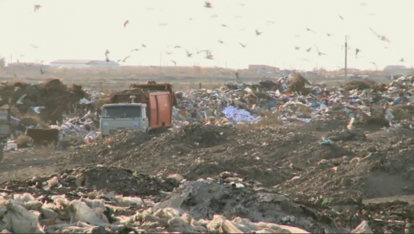 Стихийные свалки начали появляться на окраине Атырау