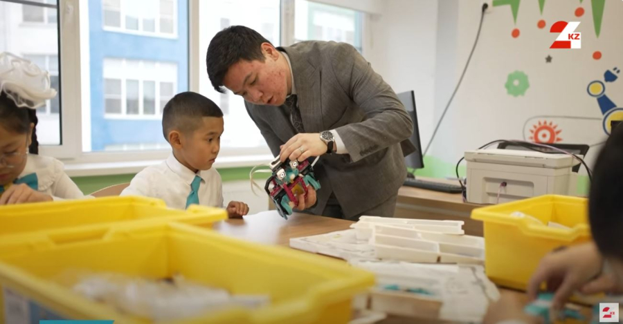 Ерекше балалармен бірге хорда ән айтады. Өнерлі бала Дархан