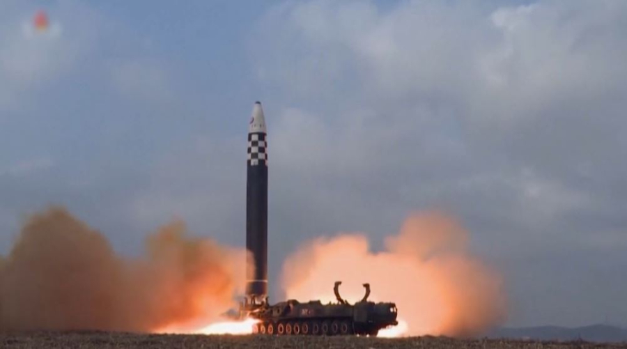 КХДР Жапон теңізіне зымыран ұшырды