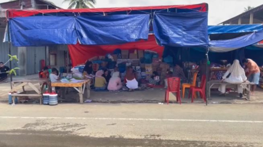 Число жертв наводнений в Индонезии продолжает расти