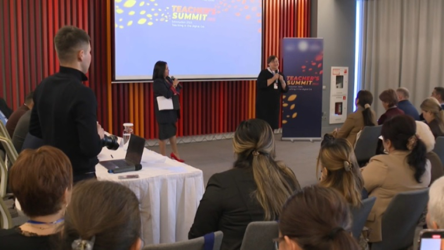 Тему ИИ подняли на международном саммите учителей в Алматы