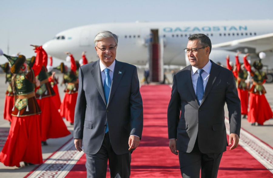Глава государства прибыл с официальным визитом в Кыргызстан