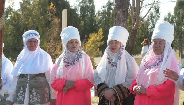 Түркістанда ұлттық киім үлгілерінің сән көрсетілімі өтті