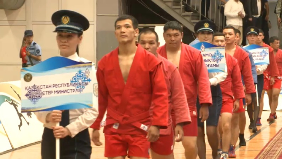 Стартовал турнир по самбо среди полицейских