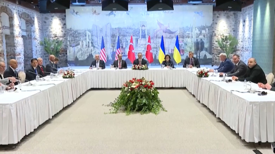 Ресей делегациясы Украинамен келіссөздер жүргізу үшін Долмабахчеге барды