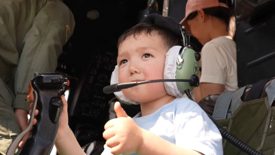 Елордада Ұлттық ұланның авиациялық базасында балаларға арналған мерекелік шара өтті