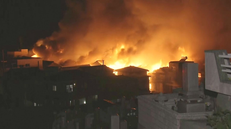 Жапонияда 170 ғимарат отқа оранды