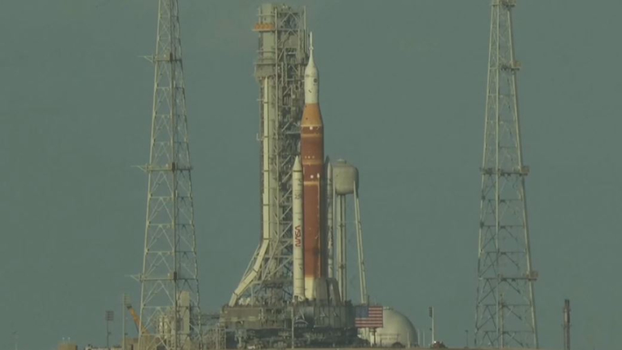 NASA подготовило ракету к запуску на Луну