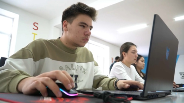 Школьник из Жетысу создает интернет-игры на основе местных легенд