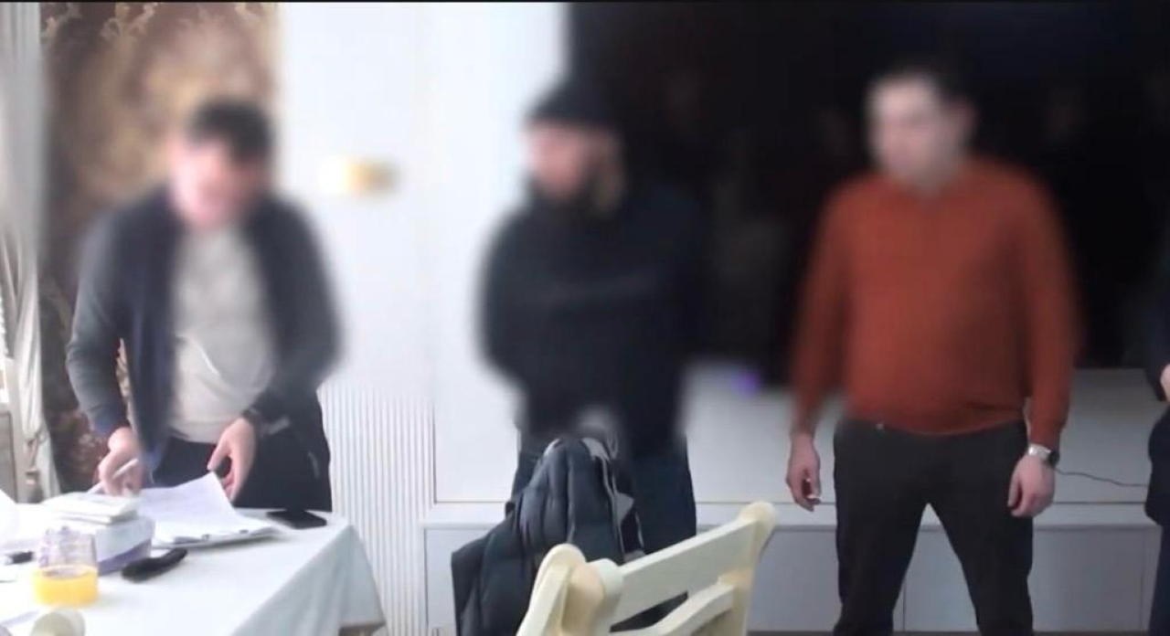 Астанада 170 пәтерді заңсыз иемденгісі келген қылмыстық топ ұсталды