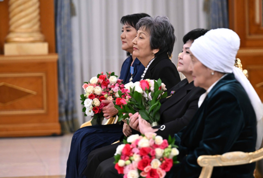 Токаев: Вклад педагогов в развитие страны бесценен