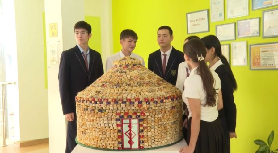 Ақтөбелік оқушылар асықтан үй тұрғызды