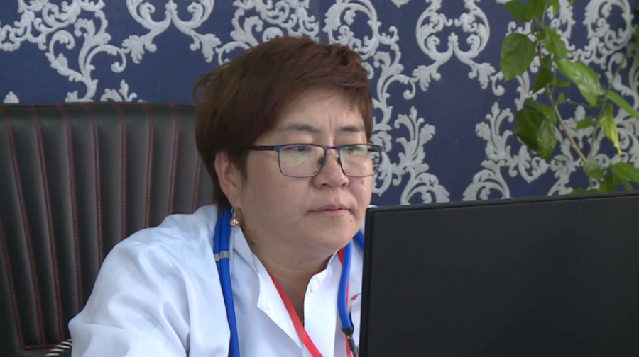 Три специальности совмещает врач-универсал в Карагандинской области