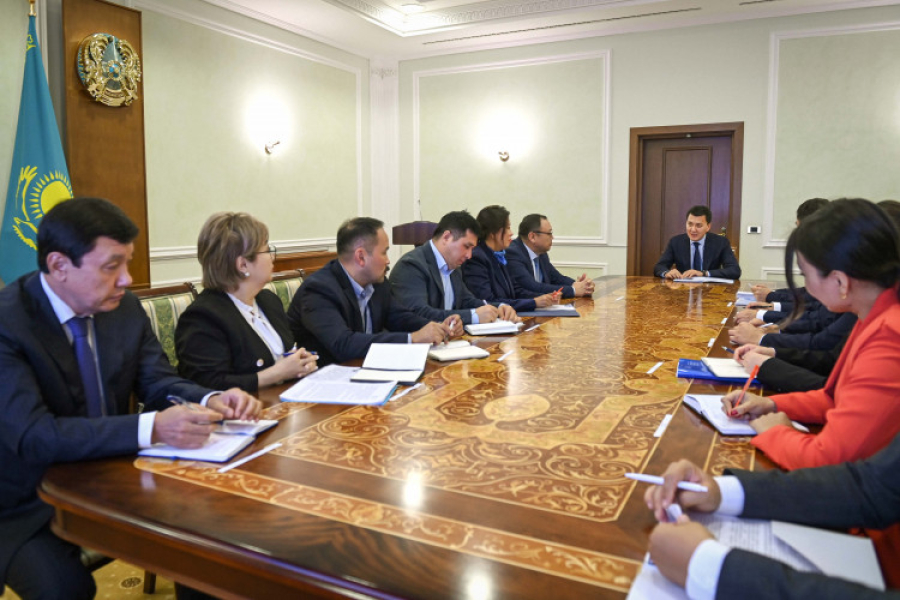 Госсоветник провел совещание с руководителями аналитических структур