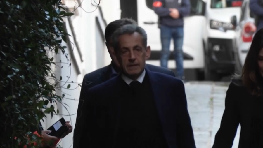 Саркози начал отбывать свой тюремный срок