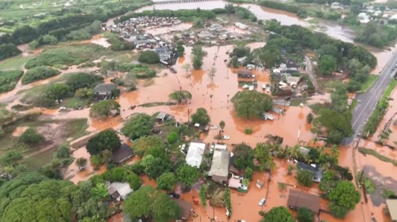 Дожди вызвали наводнения на Гавайях