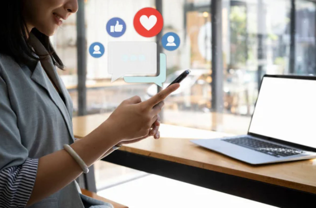 О мошенниках в социальных сетях напоминают казахстанцам   