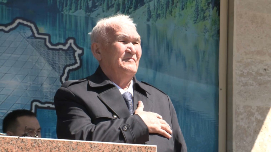 Қостанайда әскери курсанттар Елтаңба авторымен кездесті