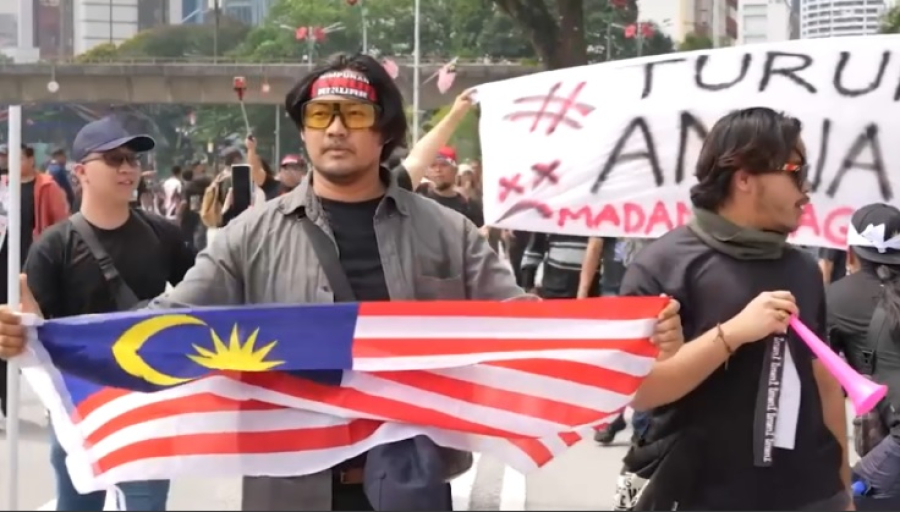 Отставки премьер-министра требуют протестующие в Малайзии