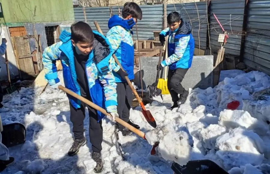 Тазару күні: столичные волонтеры приняли участие в доброй акции