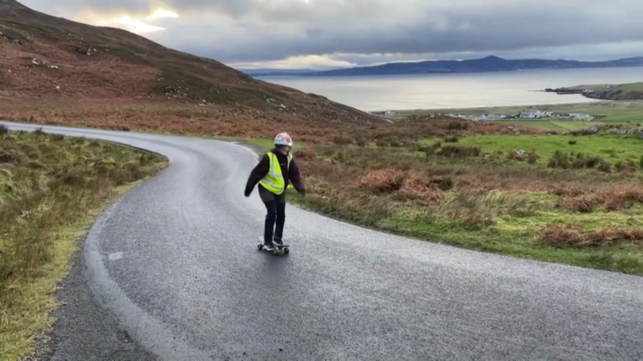 Ирландия тұрғыны 2800 шақырымды скейтбордпен жүріп өтті