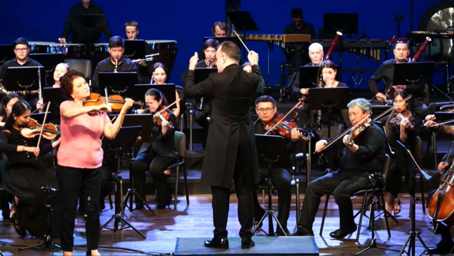 Қазақ өнерпаздары Әмірлікте гастрольдік сапармен жүр