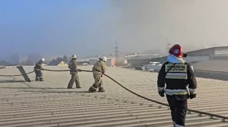 Алматыда қоймадағы өрт сөндірілді