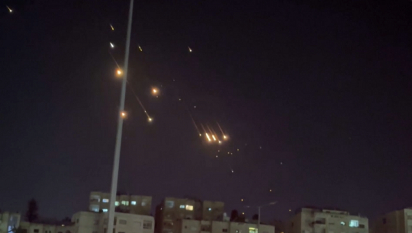 Иран Израильді зымырандармен атқылады