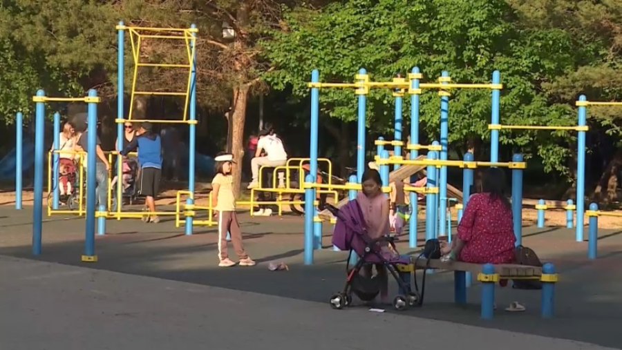 1,7 трлн тенге выделено на выплату пособий семьям с детьми