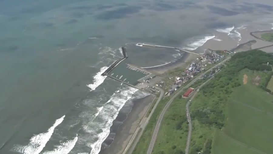 На севере Японии объявили угрозу цунами