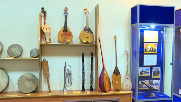 Жалағаштағы музейде Жамбыл Жабаевтың домбырасы сақталған