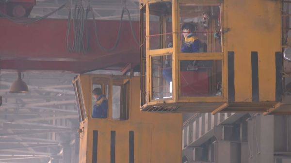 Алматинские машинистки крана рассказали о трудовых буднях